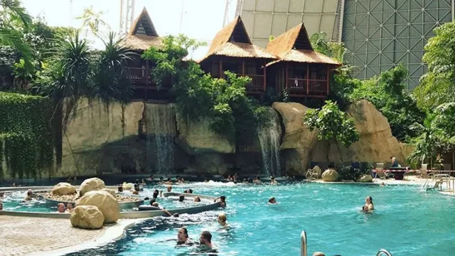 Das hier ist das größte Schwimmbad der Welt und das ist gar nicht mal so weit weg von dir!