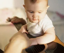 16 prachtige babynamen die zijn geïnspireerd op rockmuziek 