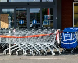 Gemiddeld gezin dit jaar 1.400 euro meer kwijt aan boodschappen dan in 2021