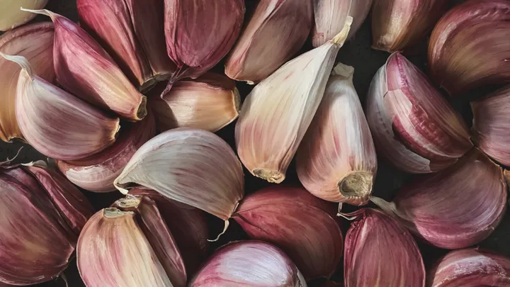 Kein Stress mehr beim Schälen von Knoblauch mit diesem einfachen Trick