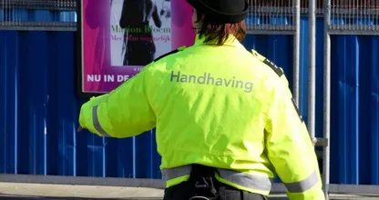 Eén waarschuwing, dan boete: handhavers gaan sneller optreden tegen overtreders coronamaatregelen