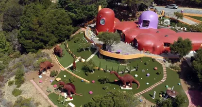 Lelijk of leuk: The Flintstone House in Californië