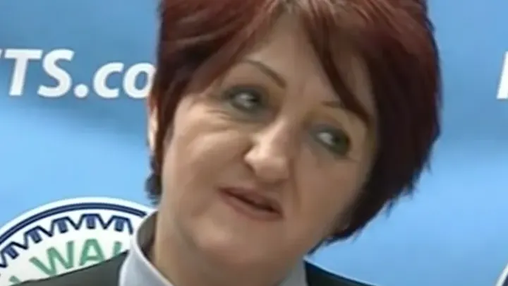 Αγόρι μπαίνει ξυπόλητο στο λεωφορείο, ο οδηγός καλεί αμέσως την αστυνομία