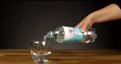 Auf die NUMMER kommt es an: DAS passiert mit deinem Körper wenn du Wasser aus Billig-Plastik trinkst!