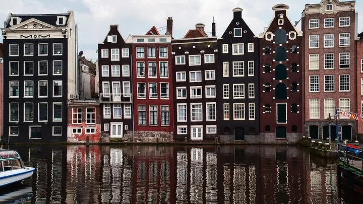 Bizarre foto: zo slecht is het gesteld met het huizentekort in Amsterdam