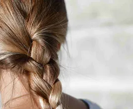 6 Tricks und Tipps wie deine Haare schneller wachsen.