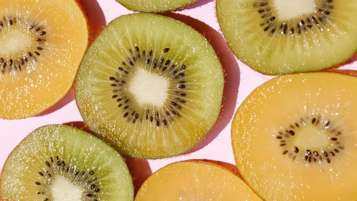 Lekker makkelijk: deze verrassende fruitsoorten eet je gewoon mét schil