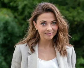 Georgina Verbaan stelt vriendin Maartje voor aan dochter