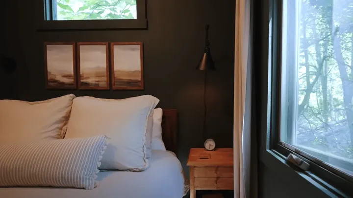 This 87-year-old lady is living in a house of only 290 sq. ft., but when you see the inside you’ll want to live there! 