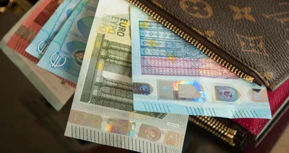 Onderzoek toont aan: van dit maandsalaris worden we het gelukkigst