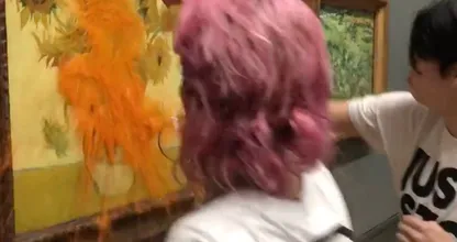 Zonnebloemen van Van Gogh besmeurd met soep