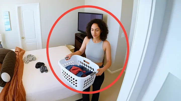 Babysitter hatte keine Ahnung, dass sie gefilmt wurde - die Besitzerin konnte nicht glauben, was sie sah