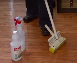 Zo gebruik je witte azijn om je vloeren schoon te maken