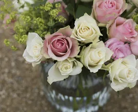 THIS is why you should pour a splash of soda in with your flowers! The effect is amazing!