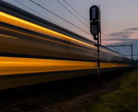 Trein doorboort bus: 'Godzijdank geen passagiers in de bus'