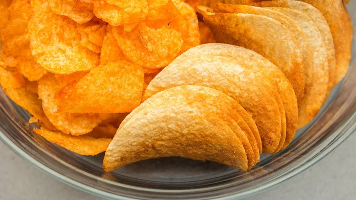 Finding it hard to resist a snack at night? THIS will help you eat healthy in the evenings!