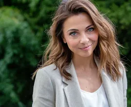 Maartje verrast haar vriendin Georgina Verbaan met mooi cadeautje