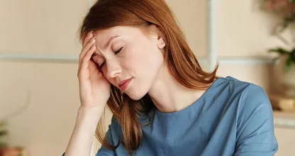 Aiii: vrouwen krijgen drie keer zo vaak migraine als mannen