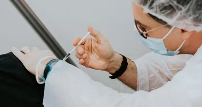 De deltavariant rukt op: is een extra coronaprik nodig?