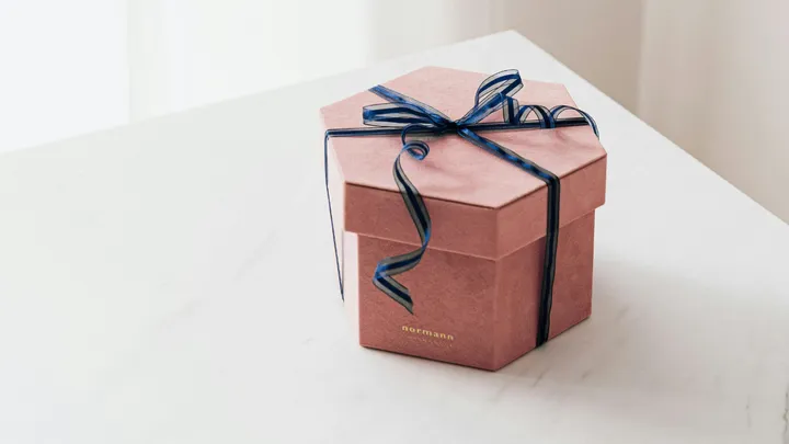 Claire kreeg een hele dure ketting cadeau: 'Ze wil hem terug'