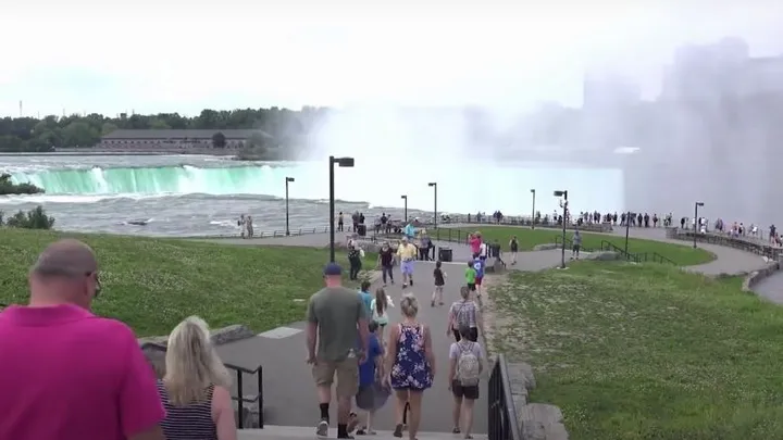 Découverte incroyable après l'assèchement des chutes du Niagara en 1969