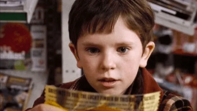 Zó ziet het schattige jongetje uit 'Charlie and the Chocolate Factory' er 13 jaar later uit