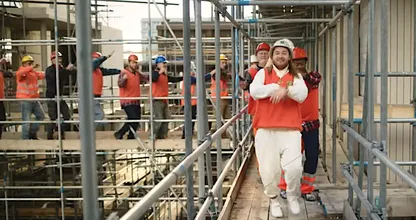 Kritiek op WK-reclame Jumbo met feestende bouwvakkkers