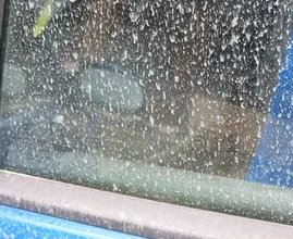 Auto wassen? Wacht nog maar even: buien met Saharazand in aantocht