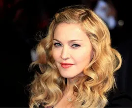Queen of Pop Madonna laat eerste tatoeage zetten