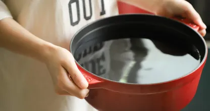 Wauw! Zo eenvoudig maak je een verbrande pan schoon