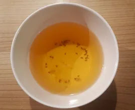 Got fruit flies in your home? With this simple natural solution you'll get rid of them in no time!