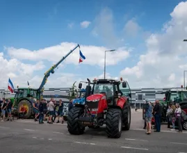 19 boeren aangehouden na blokkade distributiecentra Bleiswijk