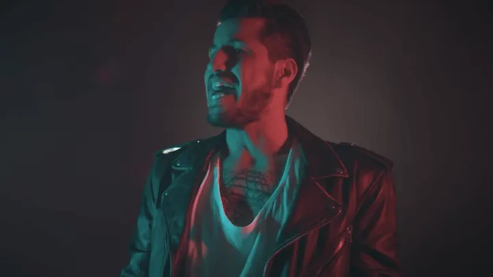 Zeventien jaar na 'Que Sí, Que no' is Jody Bernal terug en dít is zijn nieuwe hit!