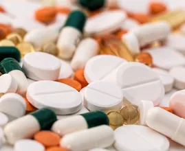 Dit medicijn helpt tegen de bijwerkingen van het coronavaccin