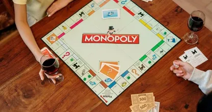 Kerstliefhebbers opgelet: er bestaat nu een Monopoly-kersteditie