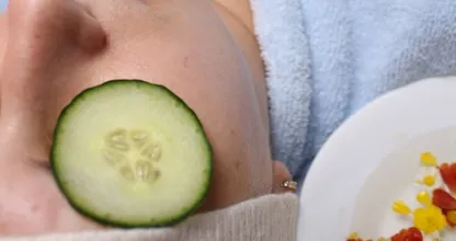 Feit of fabel: helpt komkommer op je ogen leggen echt?