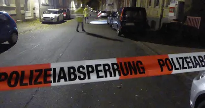 Afschuwelijk dit....Een Duitse vrouw werd met een touw om haar nek door de straten gesleurd!