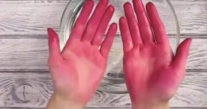 Rode handen van bietjes snijden? Zó maak je ze schoon zonder te boenen!
