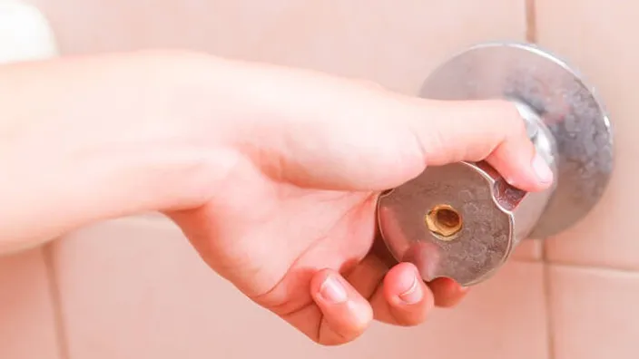 Nooit meer strijken en tóch kreukvrije kleding met deze 4 super makkelijke tips!