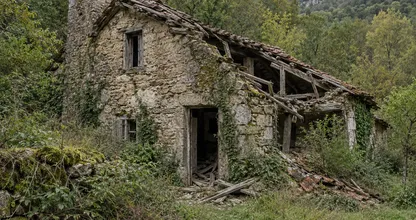 Man tovert een vervallen stenen ruïne uit 1957 in slechts één jaar om tot zijn droomhuis