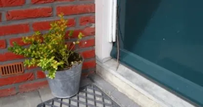 PAS OP: Politie waarschuwt voor takjes bij de voordeur en DIT is de reden! DELEN svp!