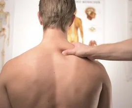 Last van rugklachten? Dit is waarom je er niet te lang mee moet rondlopen