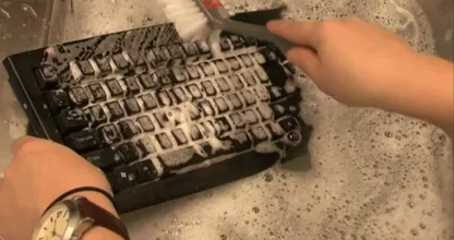 Pulire la tastiera è facile con questo ingegnoso trucco