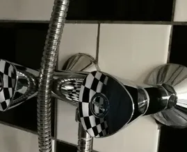 So wirst du Schimmel im Badezimmer wirksam und schnell los