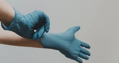 Let op: dit moet je niet doen met plastic handschoenen en mondkapjes