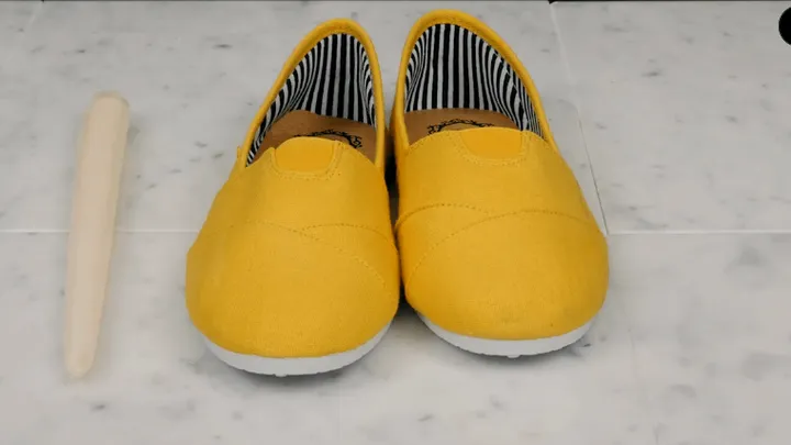 Met dit product maak je je stoffen schoenen waterdicht! Je hebt het wondermiddel al in huis!