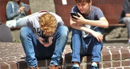4 tekenen dat je kind te veel social media gebruikt