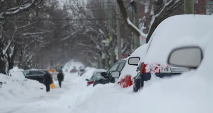 Un héros New-Yorkais s'introduit dans une école pour sauver 24 personnes pendant le blizzard
