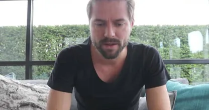 Wat een verdrietig nieuws voor Simon Keizer. Wij wensen hem veel sterkte