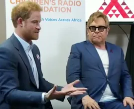 Elton John neemt het op voor prins Harry en Meghan Markle